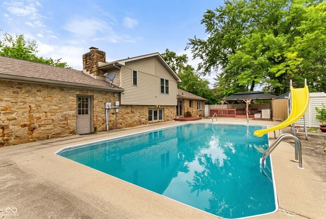 1031 Parkside Drive, Columbus, IN 47203