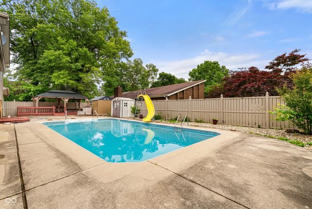 1031 Parkside Drive, Columbus, IN 47203