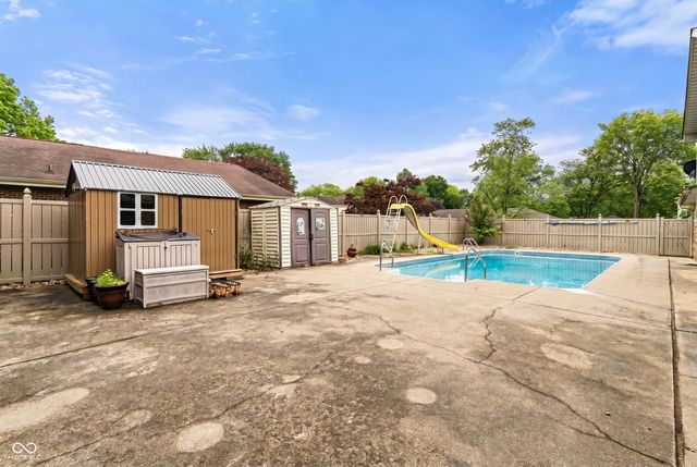 1031 Parkside Drive, Columbus, IN 47203