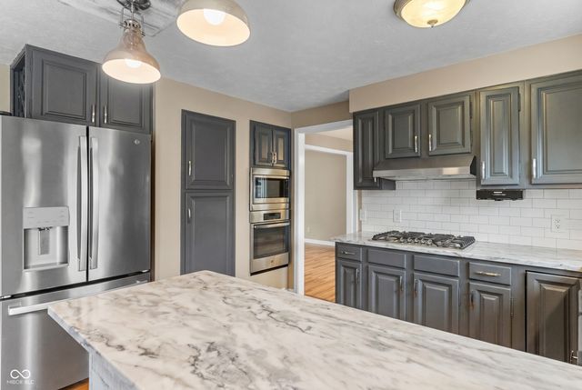 1031 Parkside Drive, Columbus, IN 47203