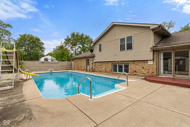 1031 Parkside Drive, Columbus, IN 47203
