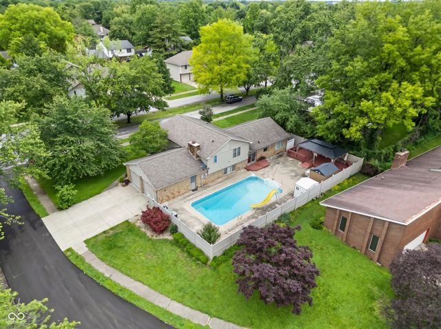 1031 Parkside Drive, Columbus, IN 47203