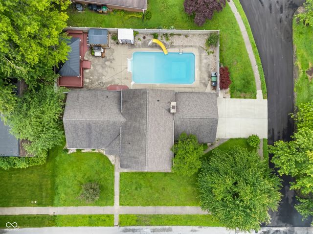 1031 Parkside Drive, Columbus, IN 47203