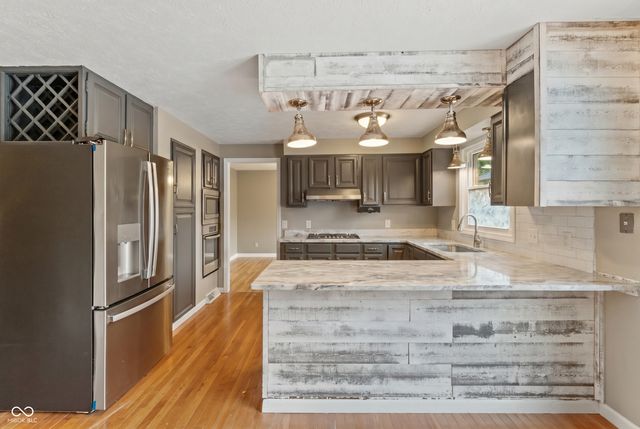 1031 Parkside Drive, Columbus, IN 47203