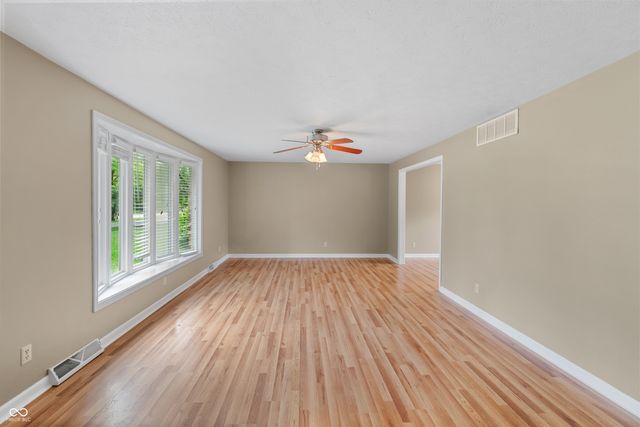 1031 Parkside Drive, Columbus, IN 47203