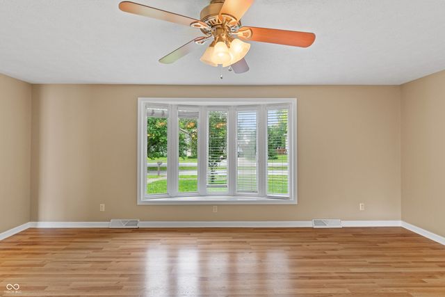 1031 Parkside Drive, Columbus, IN 47203
