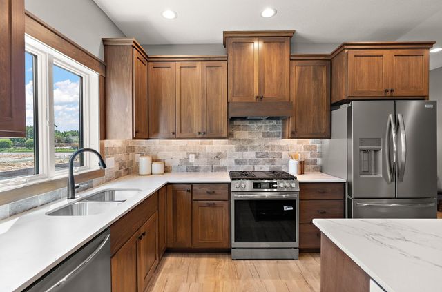 1060 Legend Lane, River Falls, WI 54022