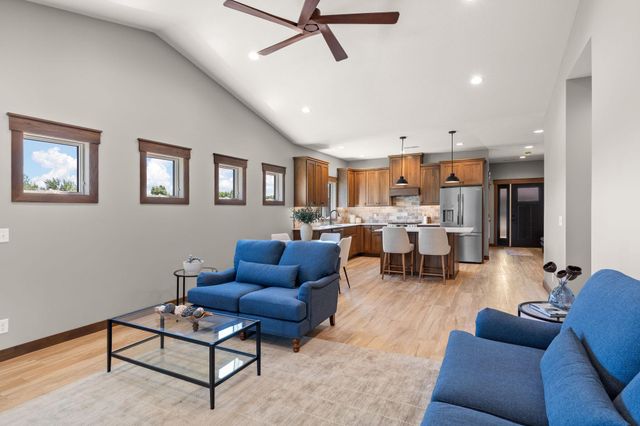 1060 Legend Lane, River Falls, WI 54022