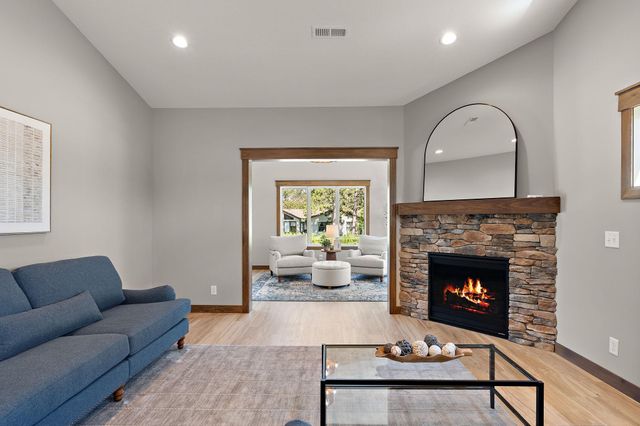 1060 Legend Lane, River Falls, WI 54022