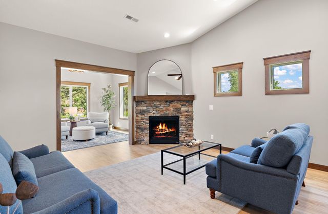 1060 Legend Lane, River Falls, WI 54022