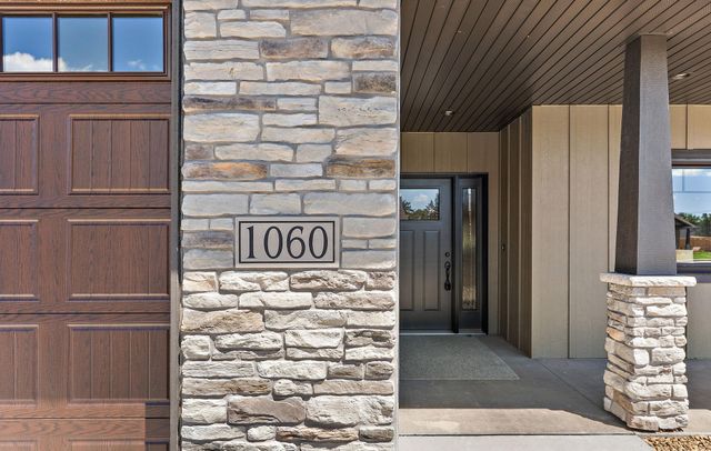 1060 Legend Lane, River Falls, WI 54022