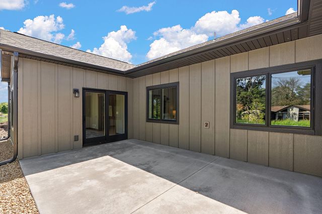 1060 Legend Lane, River Falls, WI 54022