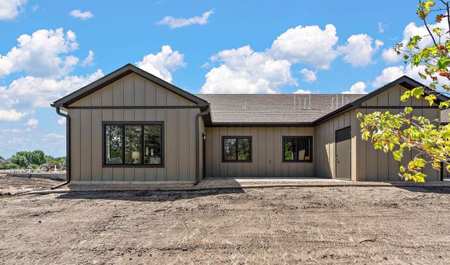 1060 Legend Lane, River Falls, WI 54022