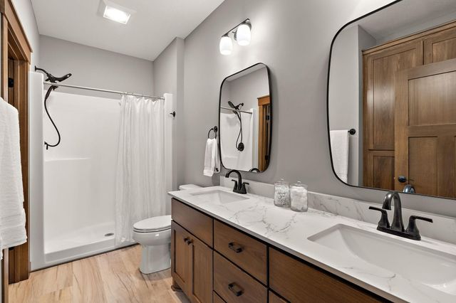 1060 Legend Lane, River Falls, WI 54022