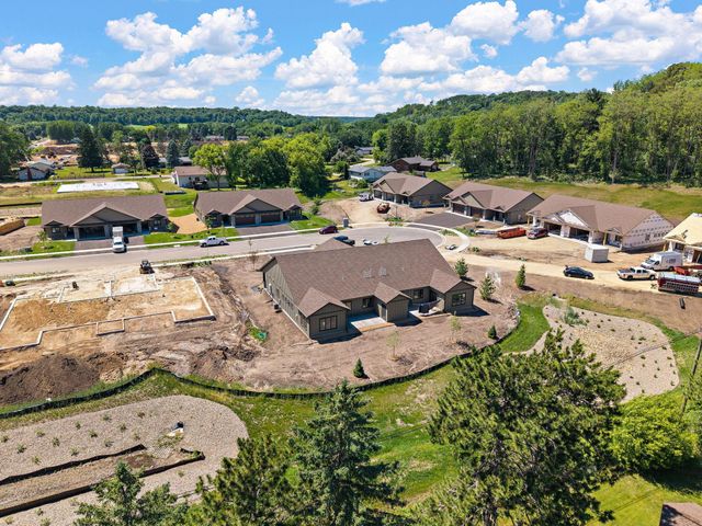 1060 Legend Lane, River Falls, WI 54022