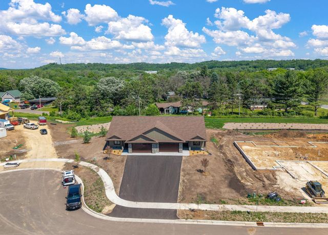 1060 Legend Lane, River Falls, WI 54022