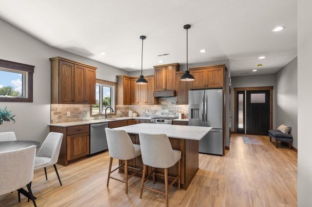 1060 Legend Lane, River Falls, WI 54022
