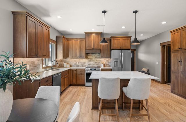 1060 Legend Lane, River Falls, WI 54022