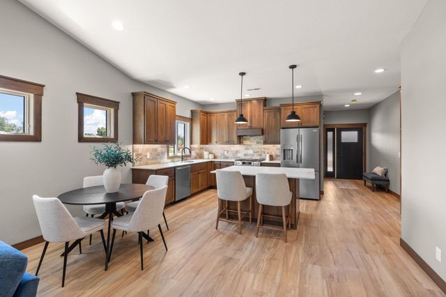 1060 Legend Lane, River Falls, WI 54022