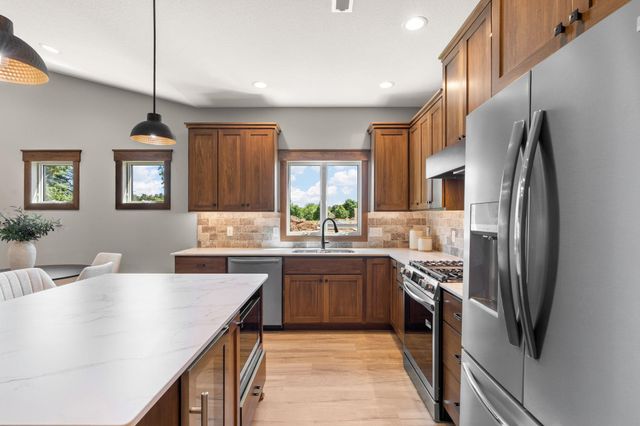 1060 Legend Lane, River Falls, WI 54022