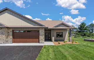 1060 Legend Lane, River Falls, WI 54022