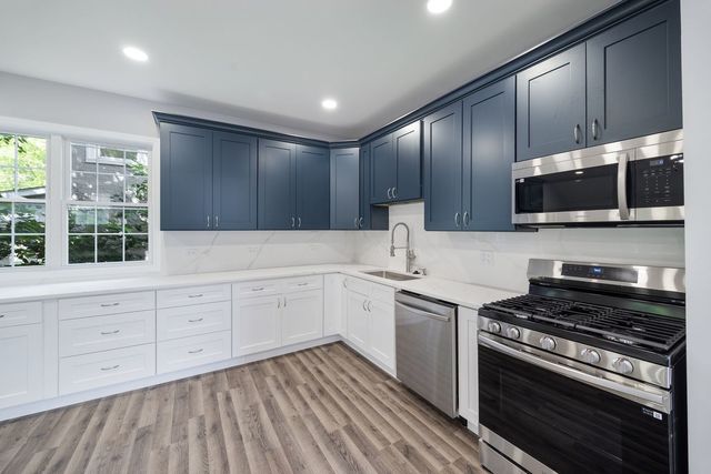 907 Glenwood Avenue, Joliet, IL 60435