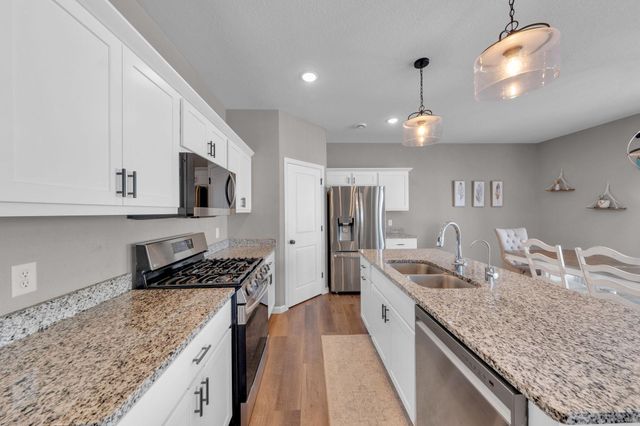 6830 102nd Street S, Cottage Grove, MN 55016