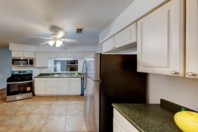 1113 W Flamingo Drive, Seabrook, TX 77586