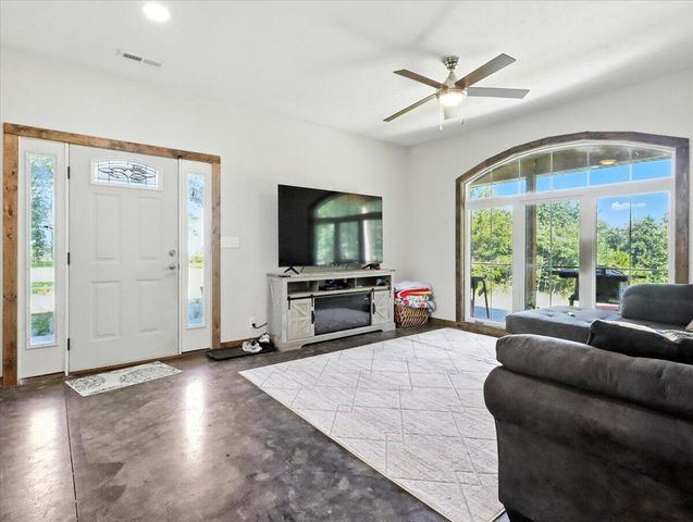 4290 Gravel Point Road Road, Mountain Grove, MO 65711