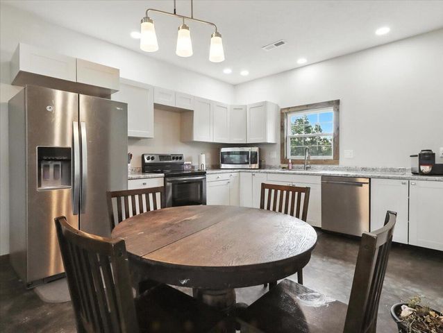 4290 Gravel Point Road Road, Mountain Grove, MO 65711