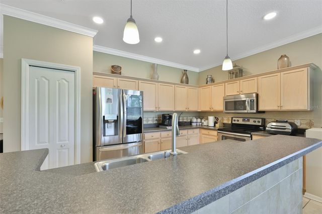 1907 STERLING GLEN COURT, Sun City Center, FL 33573