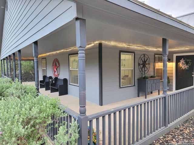 808 Lasso Loop, Canyon Lake, TX 78133
