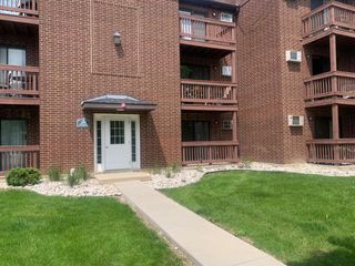 330 Shorewood Drive 1B, Glendale Heights, IL 60139
