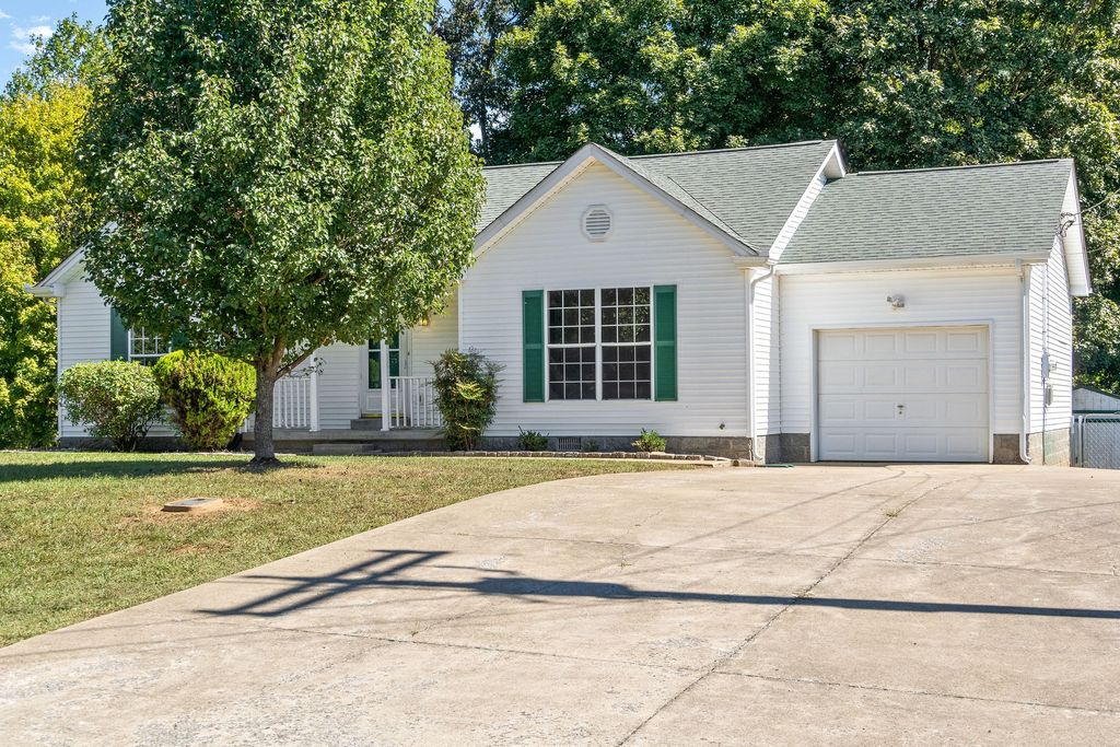 3518 Eastridge Rd, Woodlawn, TN 37191