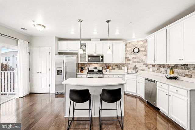 16884 PORTERS INN DR, Dumfries, VA 22026