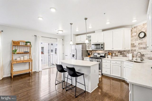 16884 PORTERS INN DR, Dumfries, VA 22026