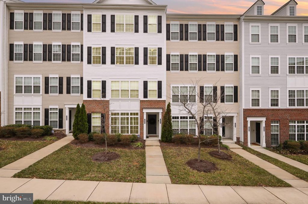 16884 PORTERS INN DR, Dumfries, VA 22026