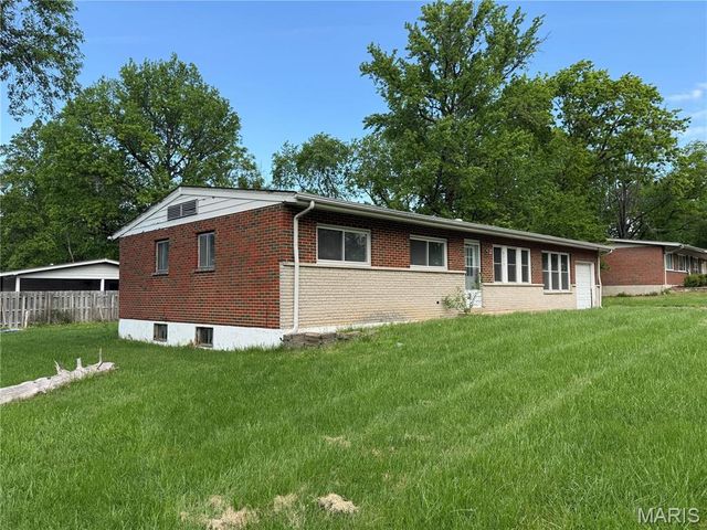 9715 Tullamoor Drive, St Louis, MO 63136