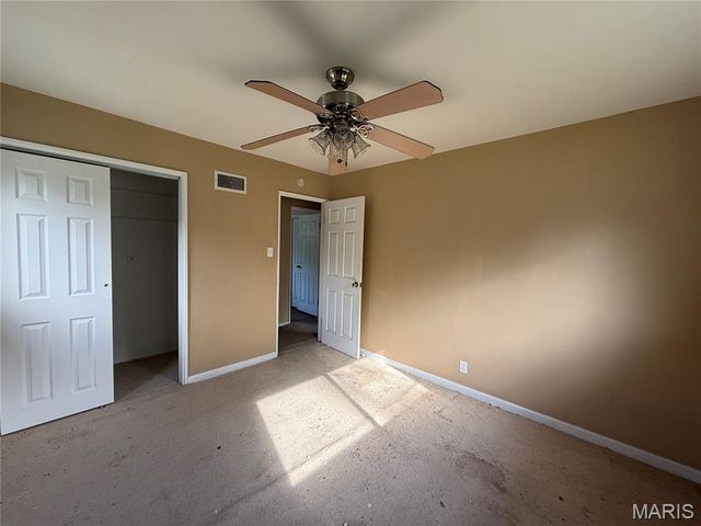 9715 Tullamoor Drive, St Louis, MO 63136