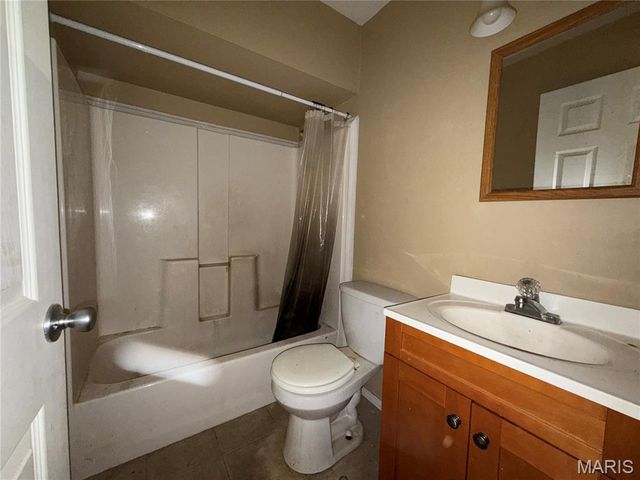 9715 Tullamoor Drive, St Louis, MO 63136