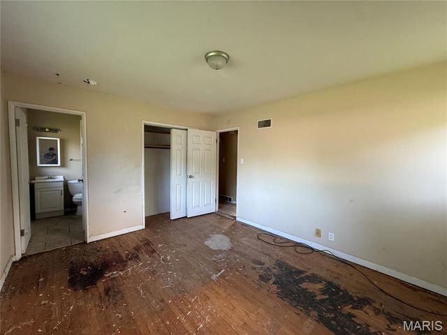 9715 Tullamoor Drive, St Louis, MO 63136