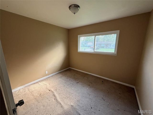 9715 Tullamoor Drive, St Louis, MO 63136