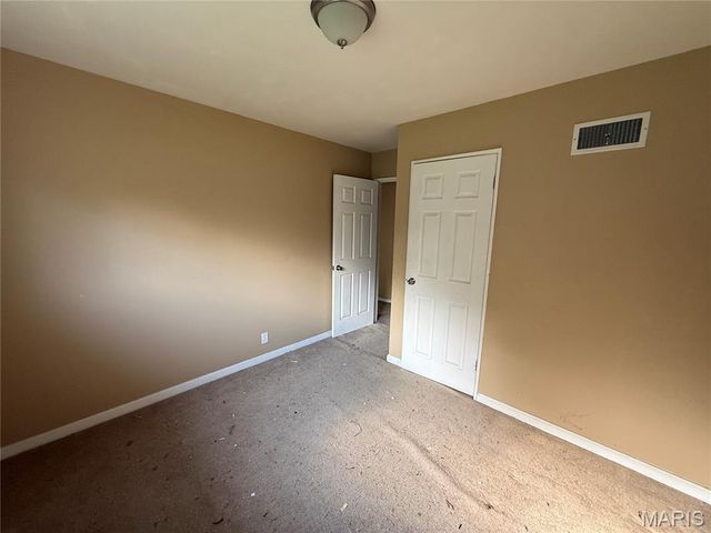 9715 Tullamoor Drive, St Louis, MO 63136