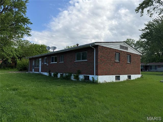 9715 Tullamoor Drive, St Louis, MO 63136