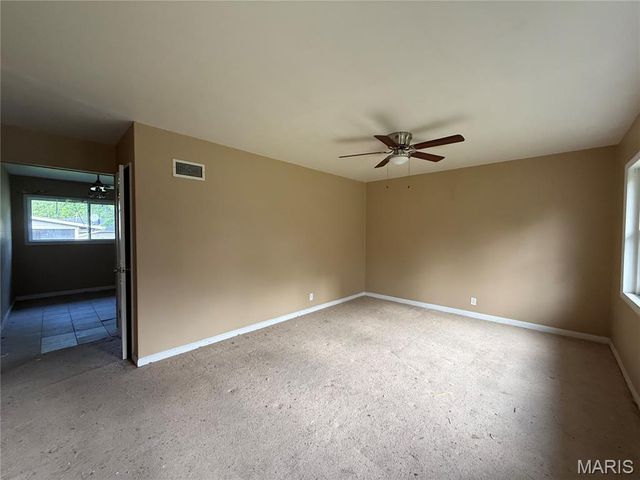 9715 Tullamoor Drive, St Louis, MO 63136