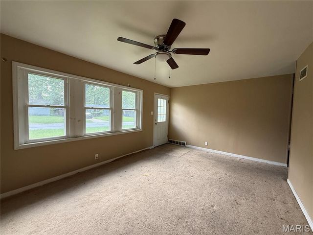 9715 Tullamoor Drive, St Louis, MO 63136