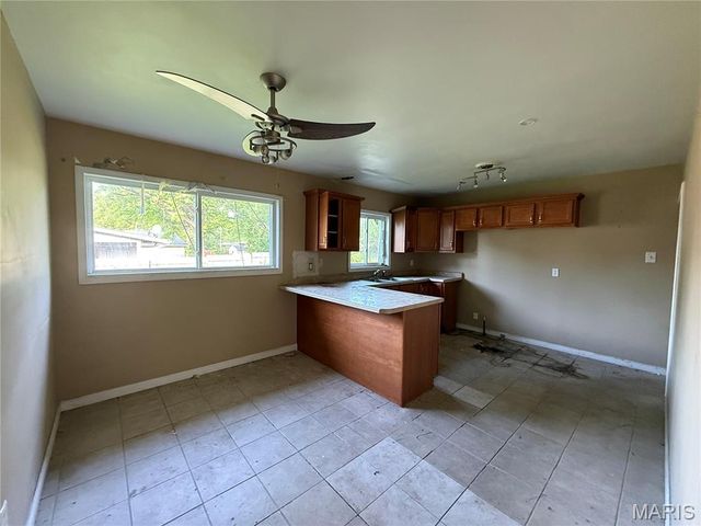 9715 Tullamoor Drive, St Louis, MO 63136