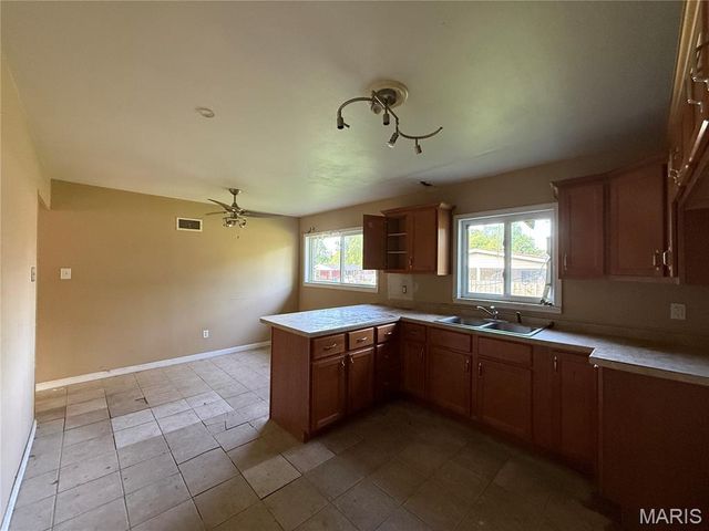 9715 Tullamoor Drive, St Louis, MO 63136