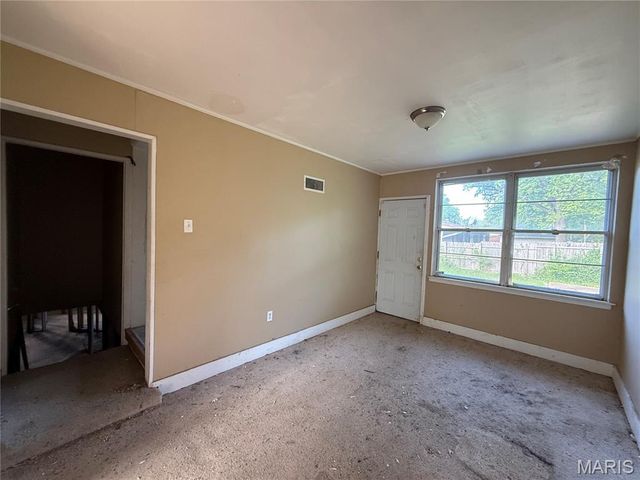 9715 Tullamoor Drive, St Louis, MO 63136