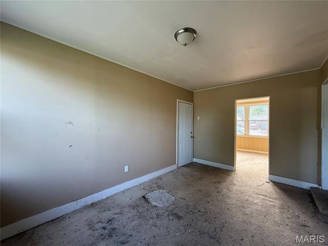 9715 Tullamoor Drive, St Louis, MO 63136